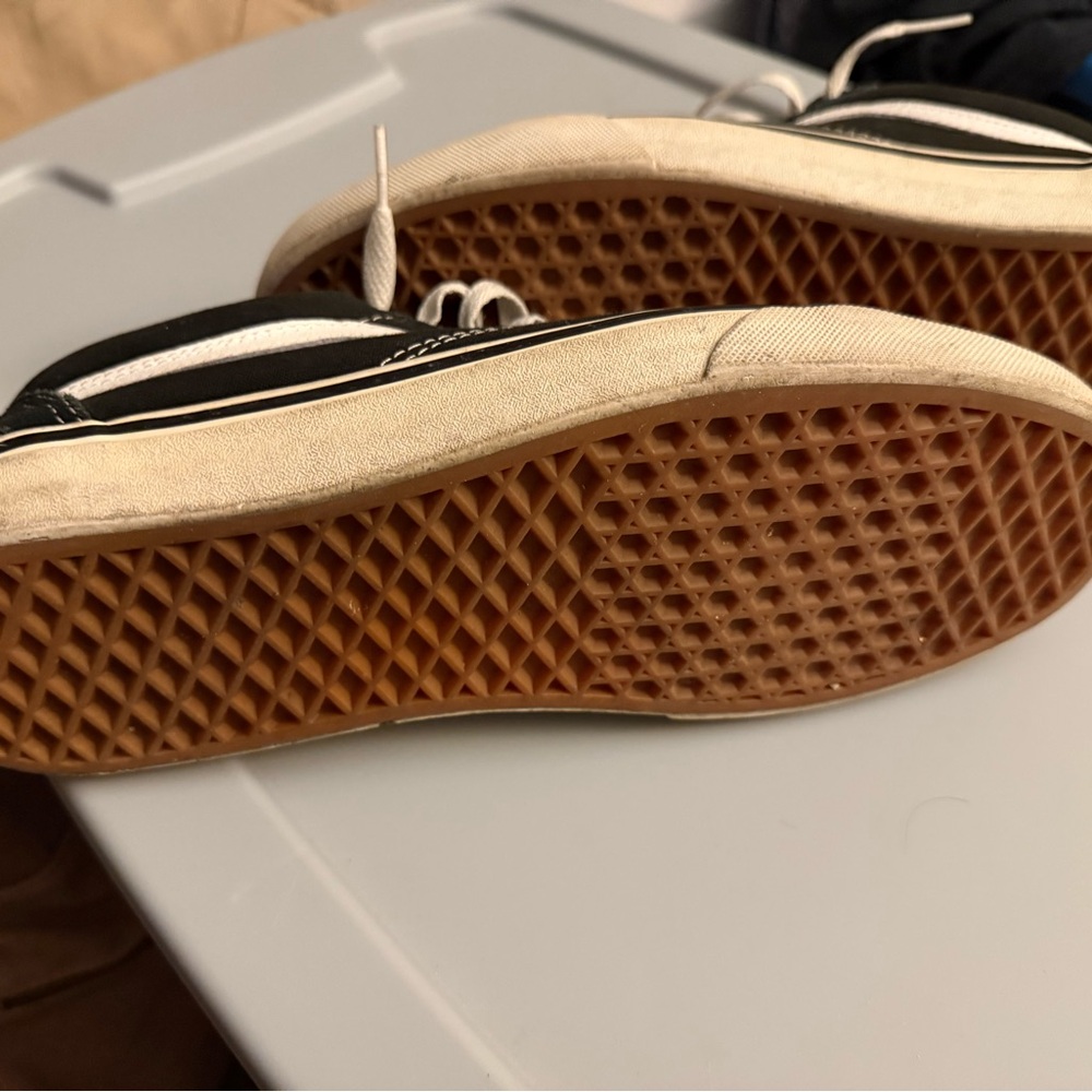 Vans - Picture 4 of 5